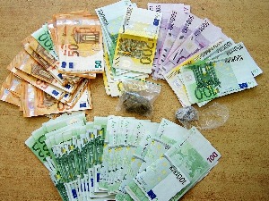 Дрога и девизе најчешће у доњем вешу