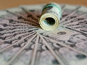 На авион са пуним џеповима непријављеног новца