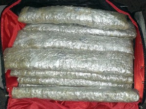Преко 10 кг марихуане и лекови на Мердару