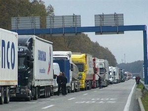 Окончана обустава саобраћаја на Батровцима, колоне и даље километарске