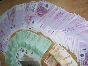 148.000 евра крили у доњем вешу