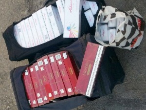 Напунио две путне торбе цигаретама