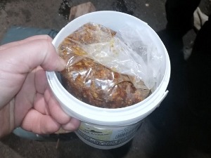 Дуван за наргиле у дуплом дну аутобуског пртљажника