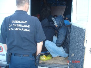Цариници спречили кријумчарење тридесет троје људи