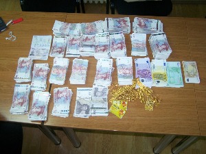 Велика заплена девиза и злата на Градини
