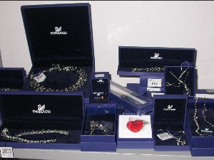 Swarovski накит и уникатни џемпери на Хоргошу