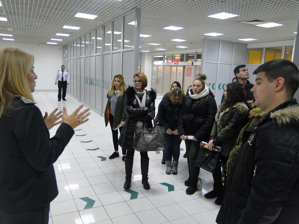 Ученици из Ковина посетили царинску испоставу на аеродрому