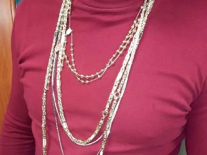 Кило злата око врата