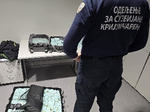 На аеродрому за викенд заплењена роба вредна 2 милиона динара 