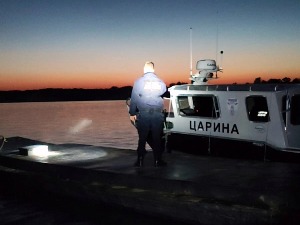 Заплењена баржа са осам тона нафте