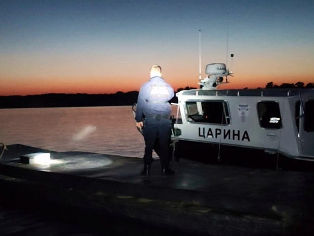 Заплењена баржа са осам тона нафте