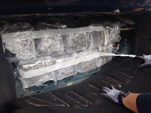 Преко 16 килограма марихуане у лажном дну аутомобила