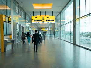 Помоћ државе грађанима заробљеним на аеродромима широм света