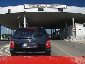 Поплаве угрожавају рад царинске службе